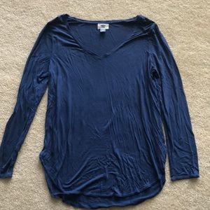V-neck long sleeved T